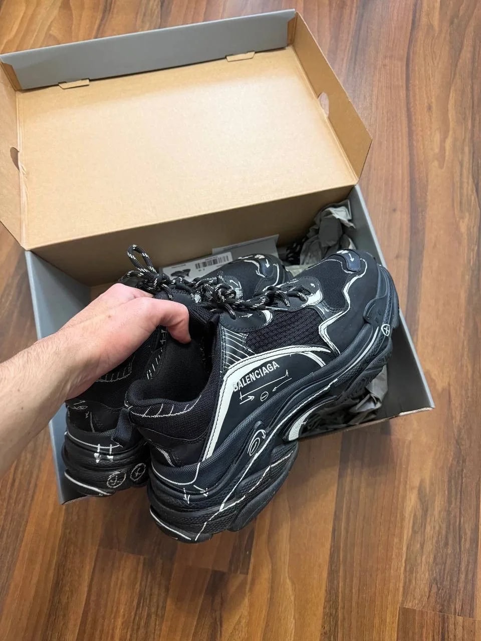 Balenciaga — Balenciaga Triples Logotype — Sneaker — resale